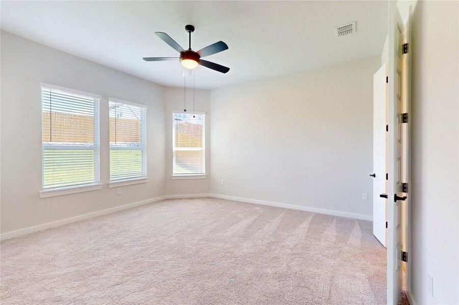 Spacious, unfurnished interior of a new home in Cedar Brook, Leander (Image 16).