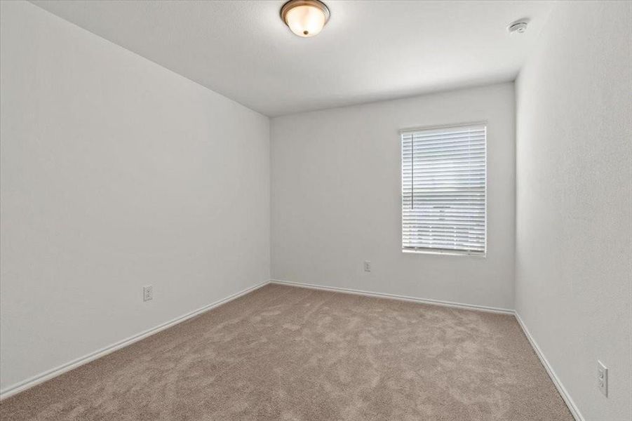 Spacious, unfurnished interior of a new home in Lake Meadow, Princeton (Image 24).