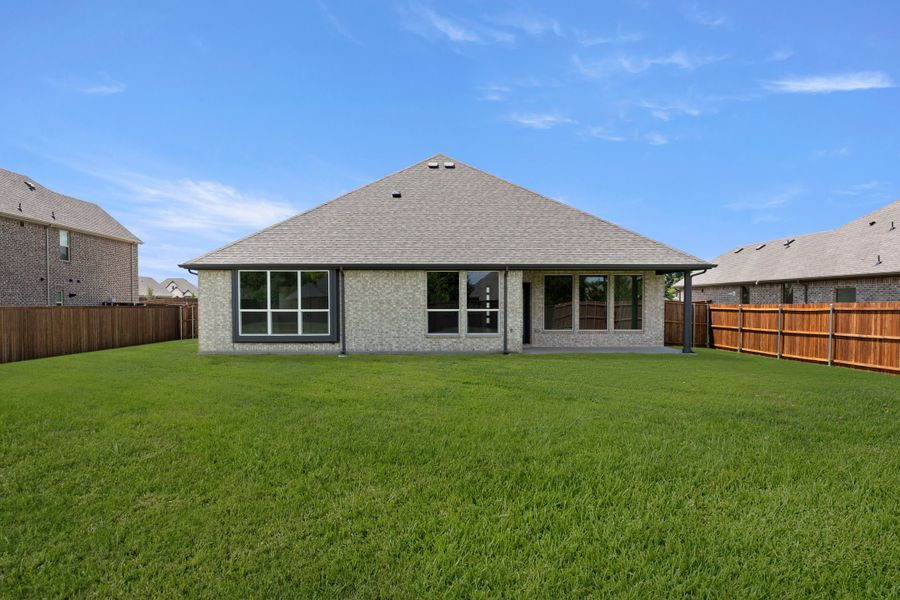 Exterior details and patio area of a home in Lovers Landing, Forney (Image 4).
