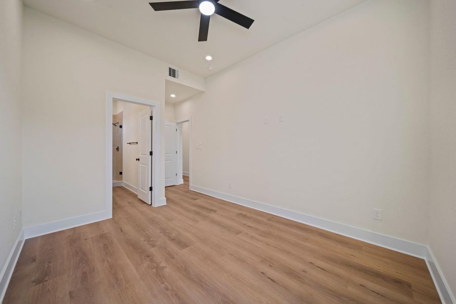 Spacious, unfurnished interior of a new home in , Houston (Image 19).