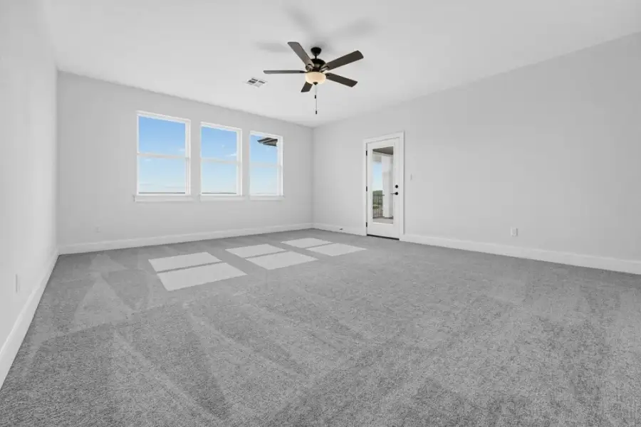 Spacious, unfurnished interior of a new home in Travisso, Leander (Image 21).
