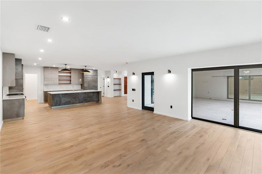 Spacious, unfurnished interior of a new home in , Sarasota (Image 22).