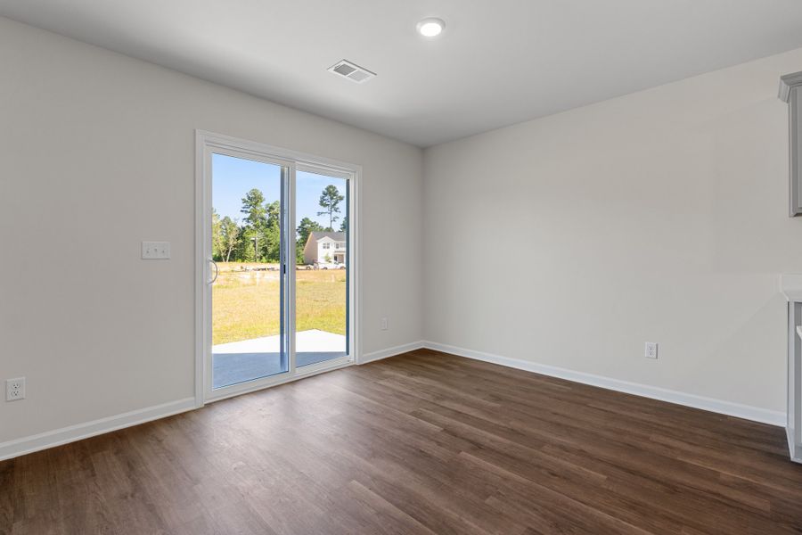 Spacious, unfurnished interior of a new home in Harmon Hill Estates, Hopkins (Image 16).
