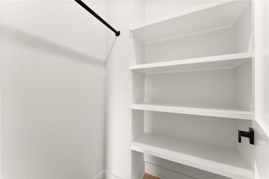 Spacious, unfurnished interior of a new home in , Clermont (Image 46).