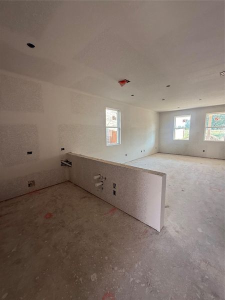 Spacious, unfurnished interior of a new home in Berry Creek Highlands, Georgetown (Image 8).