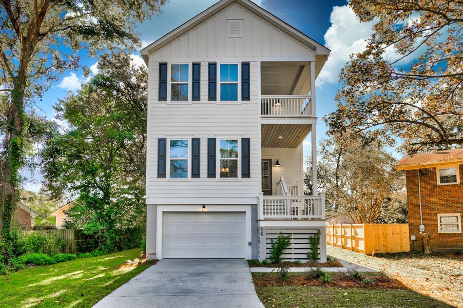 Exterior details and patio area of a home in , Charleston (Image 25).