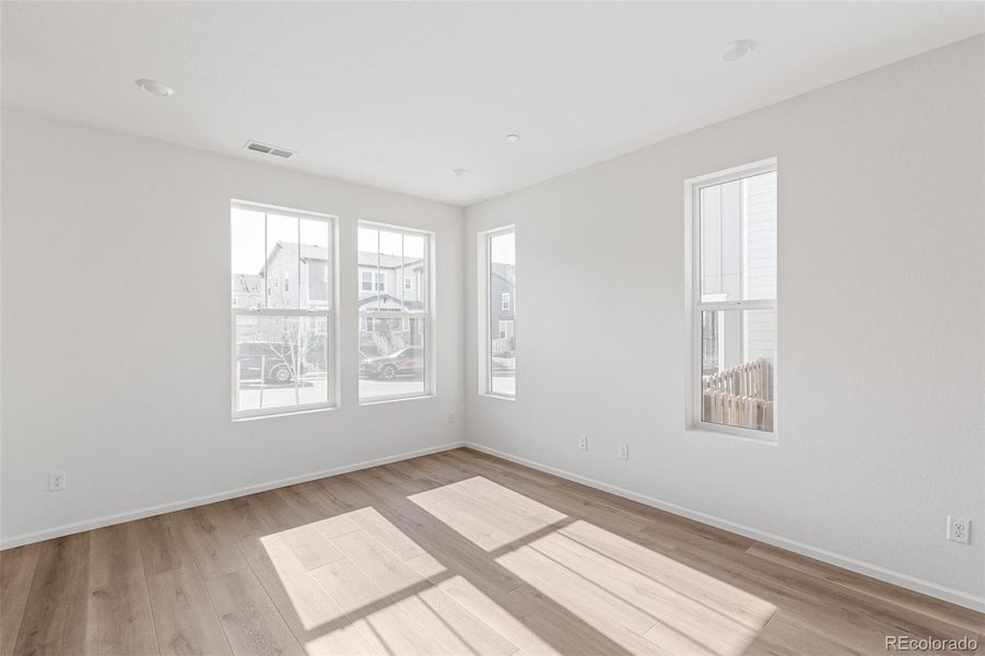 Spacious, unfurnished interior of a new home in Turnberry, Commerce City (Image 15).