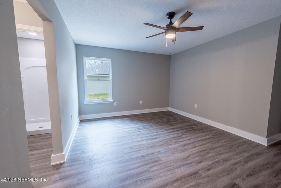 Spacious, unfurnished interior of a new home in , Florahome (Image 40).
