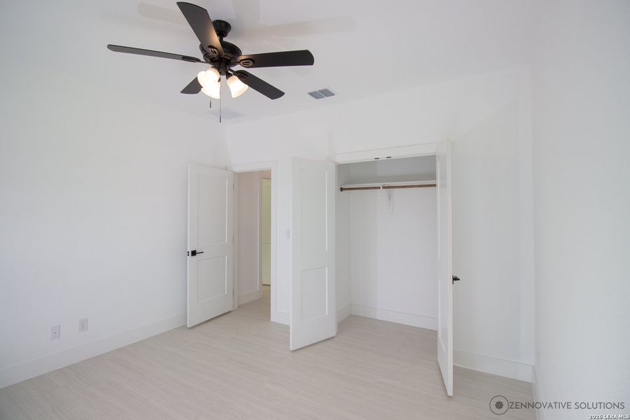 Spacious, unfurnished interior of a new home in , Canyon Lake (Image 23).