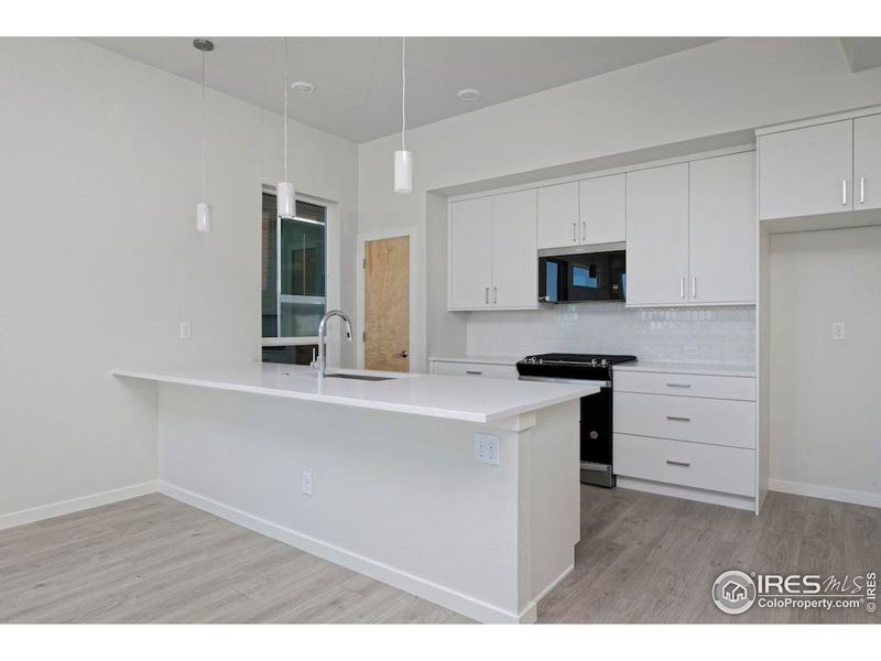 Extended counter with room for stools at breakfast bar