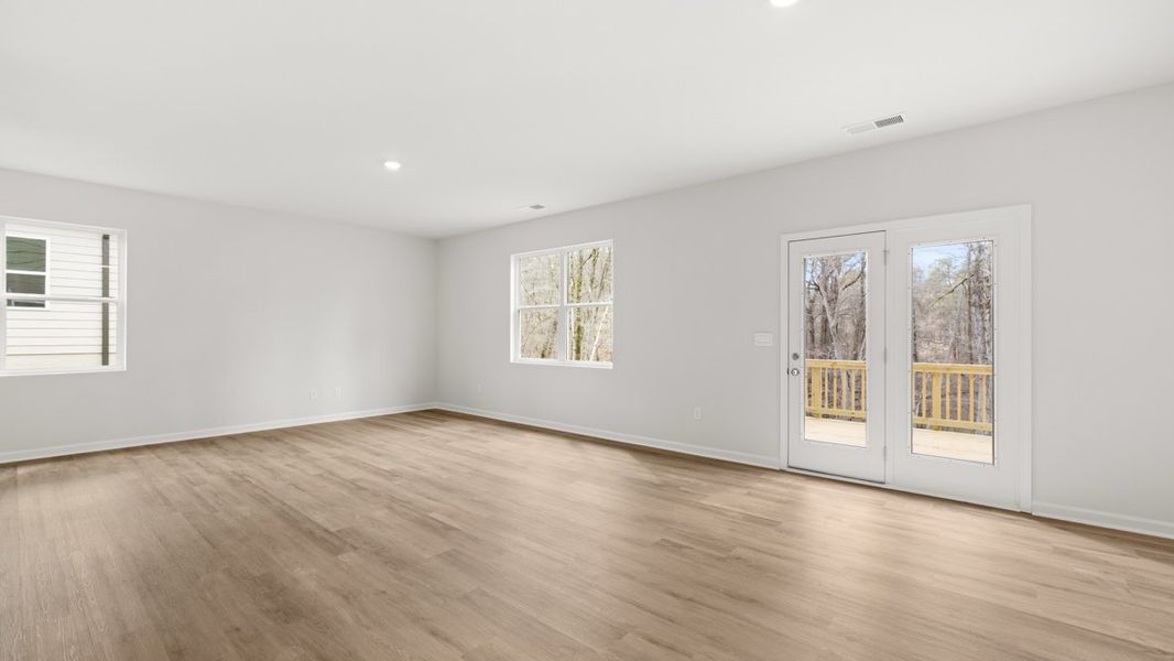 Spacious, unfurnished interior of a new home in South Wind, Union City (Image 18).