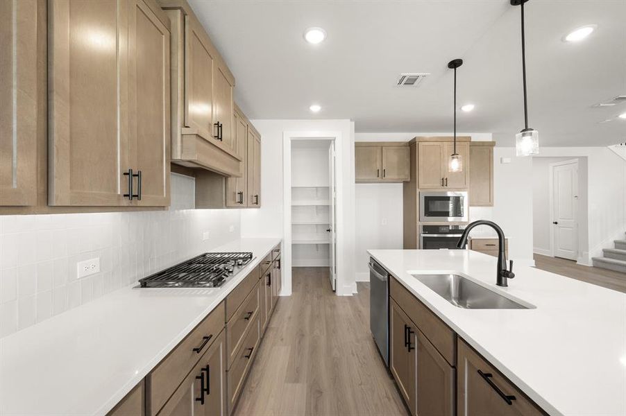 1632 Ginger- Kitchen-3