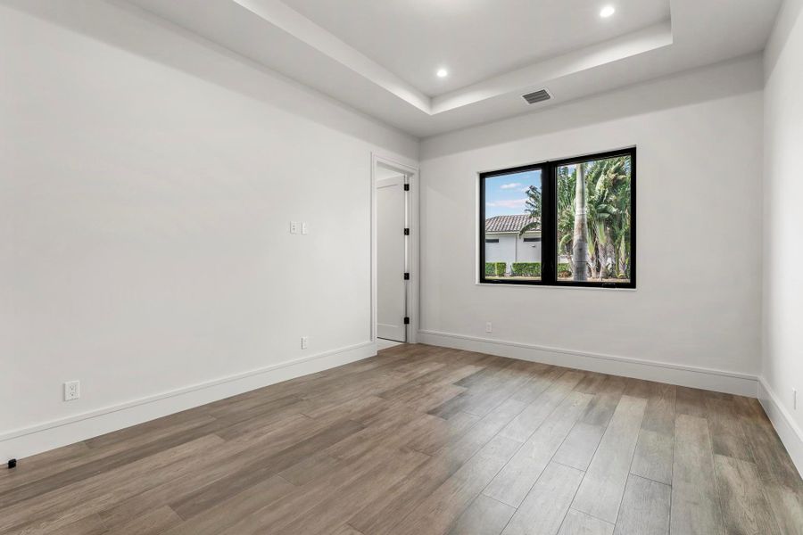 Spacious, unfurnished interior of a new home in , Port St. Lucie (Image 30).
