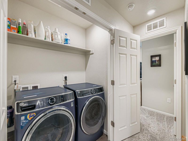 33 3rd Floor Laundry Room.jpg