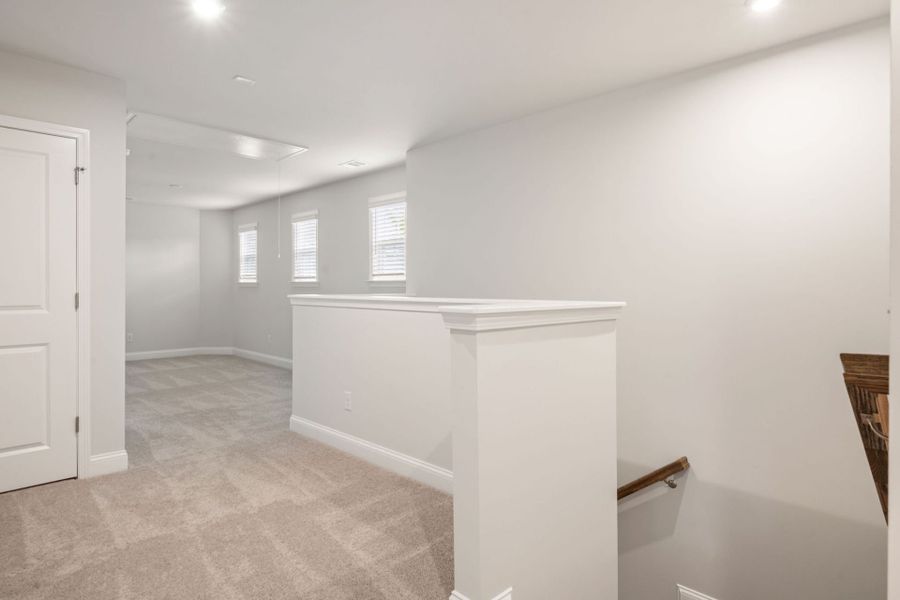 Spacious, unfurnished interior of a new home in Waterways, Richmond Hill (Image 10).