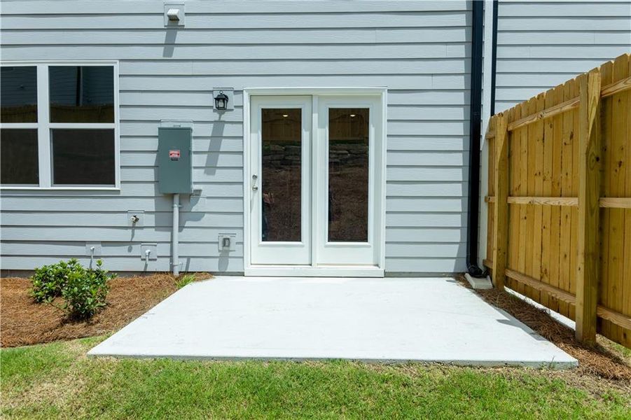 Exterior details and patio area of a home in Chestnut Grove, Douglasville (Image 3).
