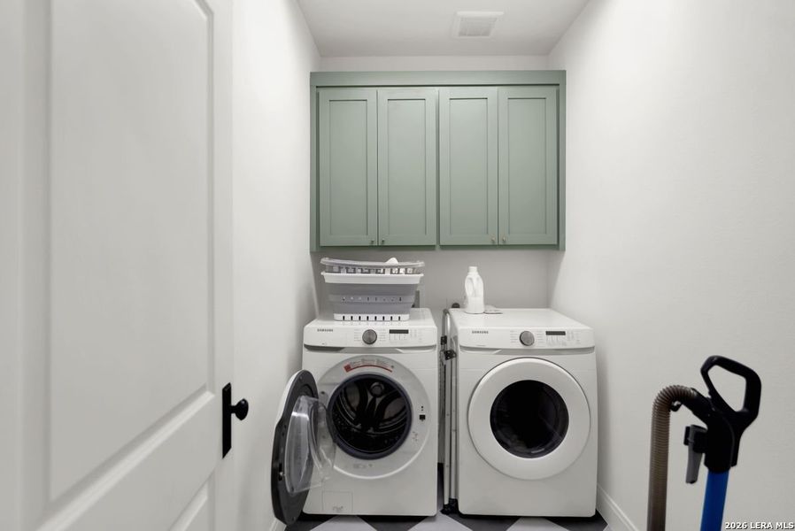 Furnished interior view inside a new home in , Bandera (Image 13).