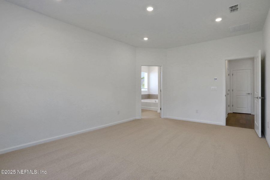 Spacious, unfurnished interior of a new home in Silver Landing at SilverLeaf, St. Augustine (Image 32).