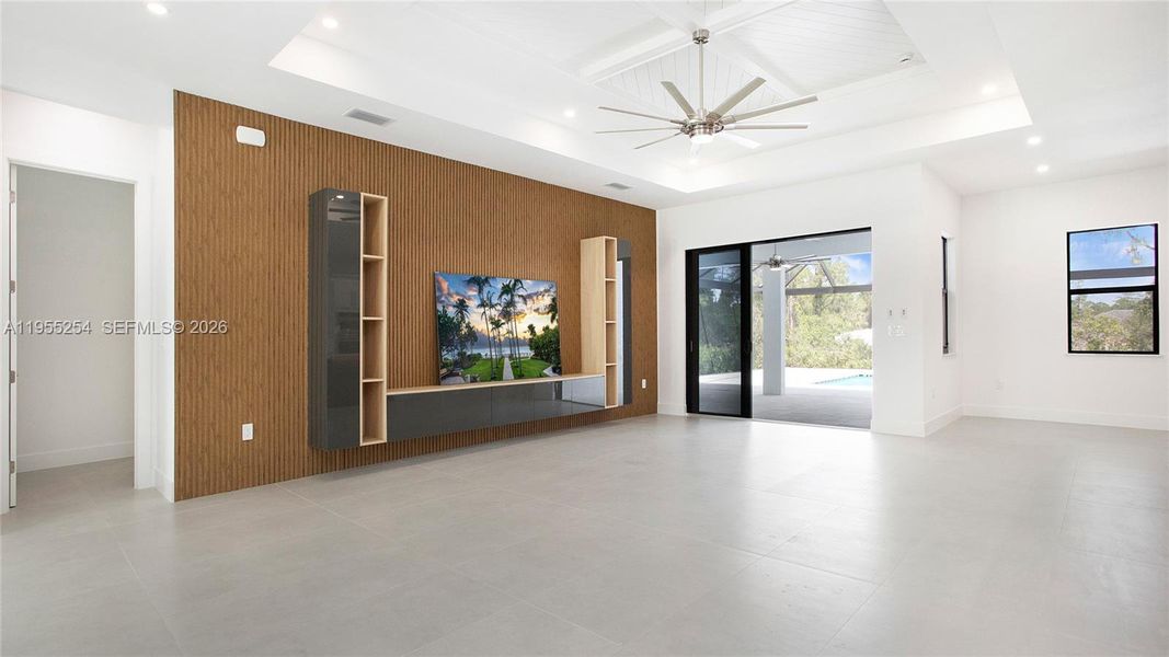Spacious, unfurnished interior of a new home in , Naples (Image 23).