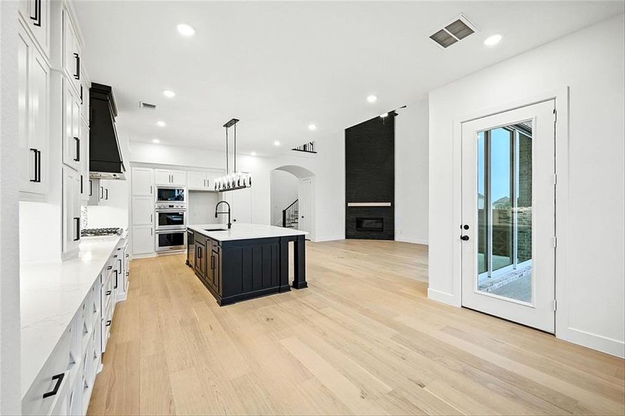 2720AmberLn220E022 2720AmberLn220E022