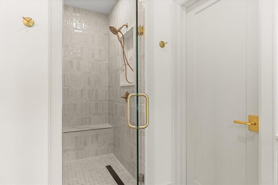 Close-up of interior finishes inside a home in , Grand Saline (Image 15).