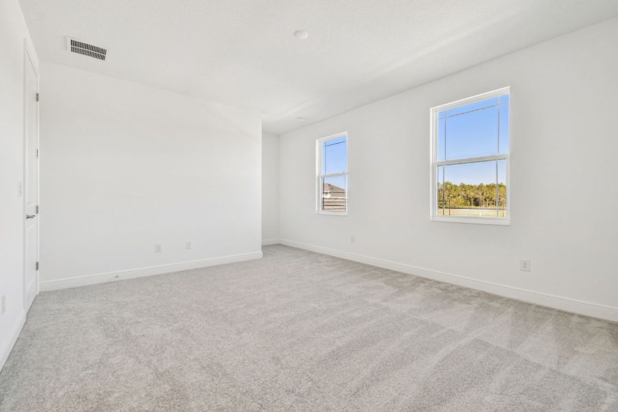 Representative unfurnished interior of a home built from the 50 ' - Saratoga by William Ryan Homes in Tamarack at Two Rivers, Zephyrhills (Image 38).