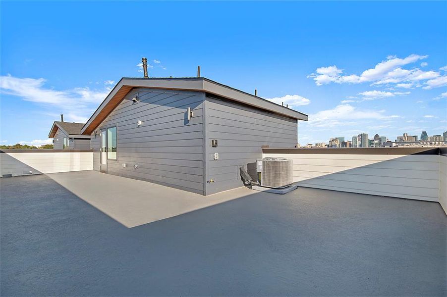 Exterior details and patio area of a home in , Dallas (Image 4).