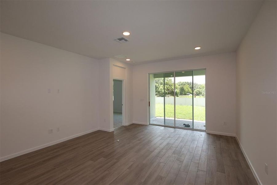 Spacious, unfurnished interior of a new home in Center Lake on the Park, St. Cloud (Image 6).