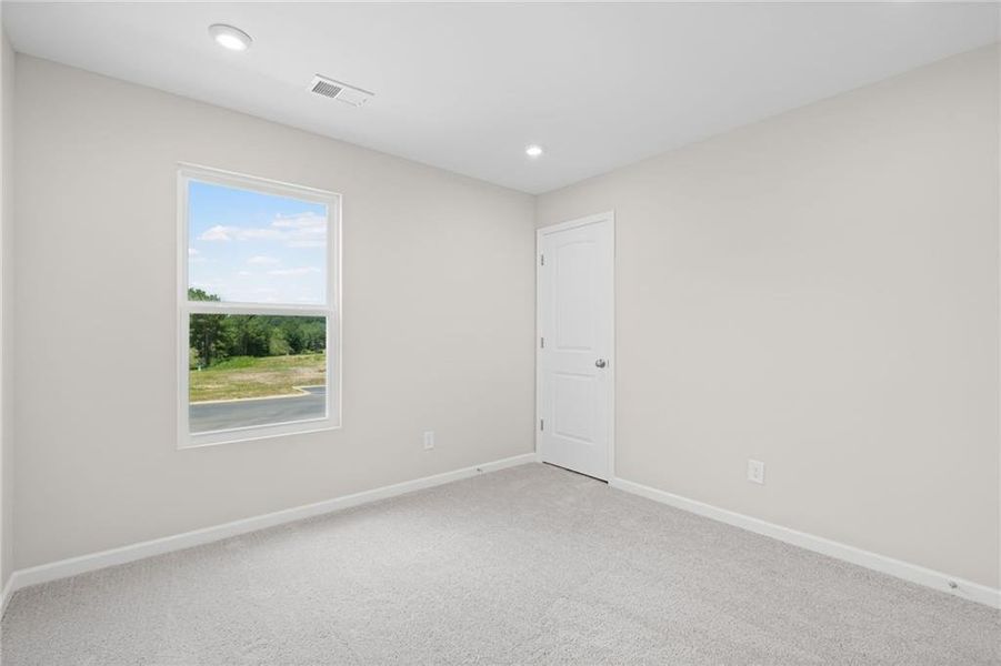 Spacious, unfurnished interior of a new home in Three Rivers, Rome (Image 32).