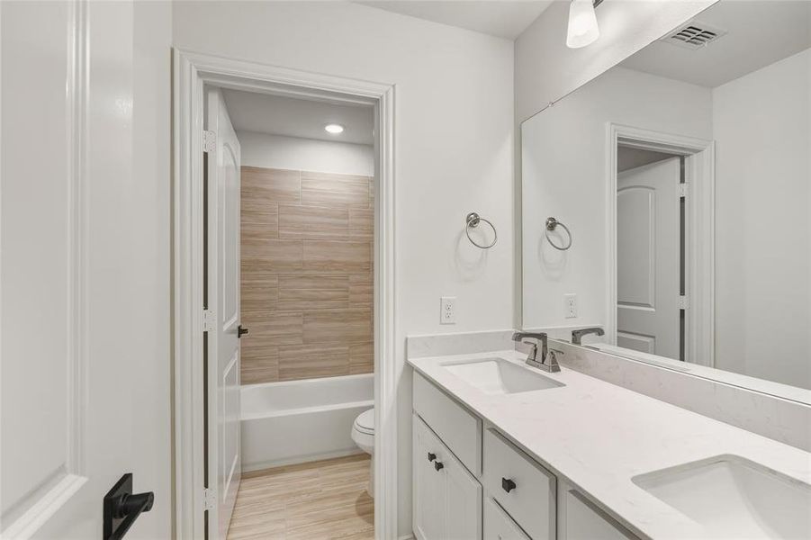 Furnished interior view inside a new home in Walden Pond, Forney (Image 10). Furnished interior view inside a new home in Walden Pond, Forney (Image 10).