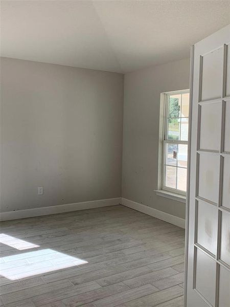 Spacious, unfurnished interior of a new home in Pine Ridge, Beverly Hills (Image 7).