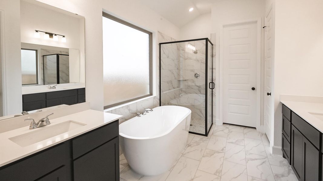 Furnished interior view inside a new home in 6 Creeks 45', Kyle (Image 7).