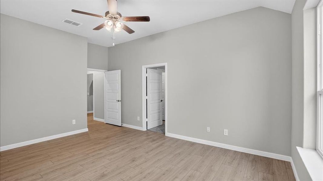 Spacious, unfurnished interior of a new home in , Grand Prairie (Image 23).
