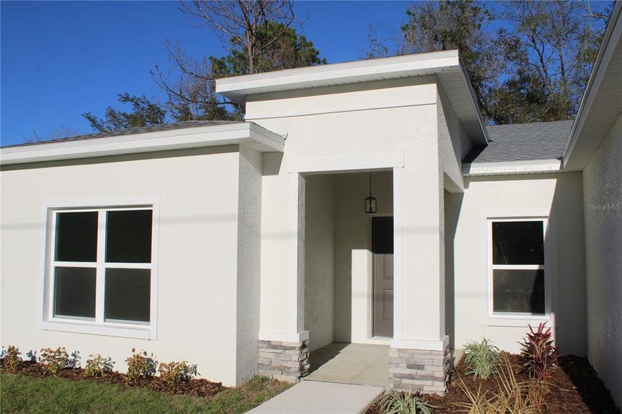Exterior details and patio area of a home in , Citrus Springs (Image 21).
