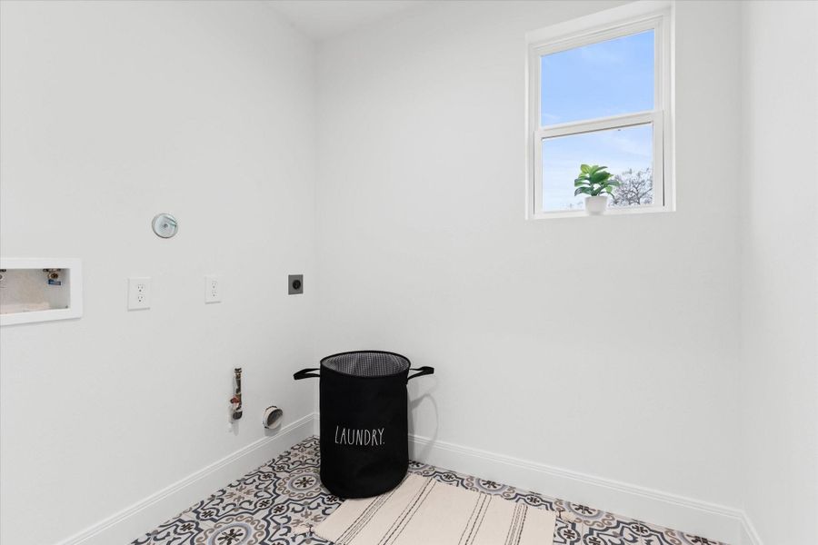 **ALL PHOTOS ARE FROM PREVIOUS HOME BUILT WITH SIMILAR FINISHES & MIRRORED FLOOR PLAN.