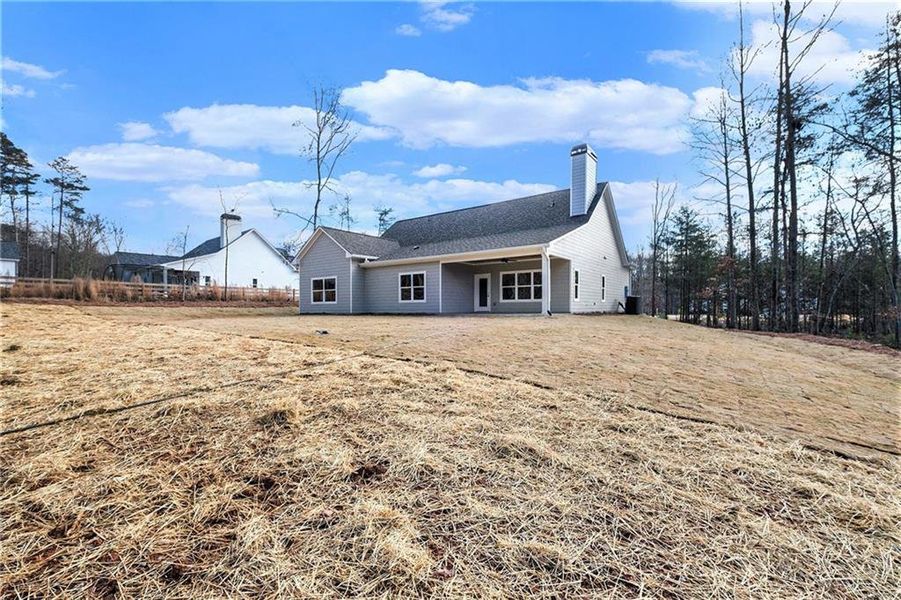 Exterior details and patio area of a home in , Murrayville (Image 3).