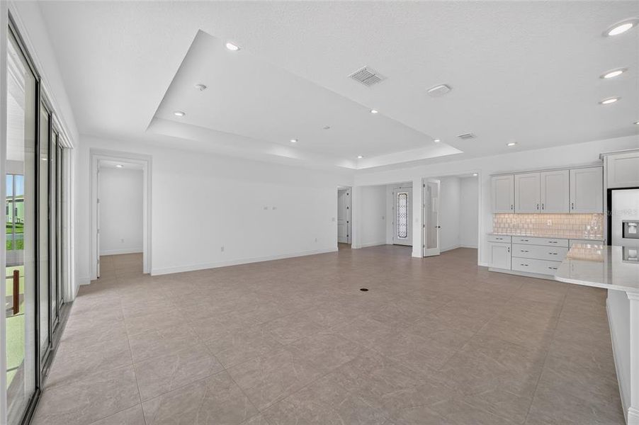 Spacious, unfurnished interior of a new home in , Ocala (Image 19).