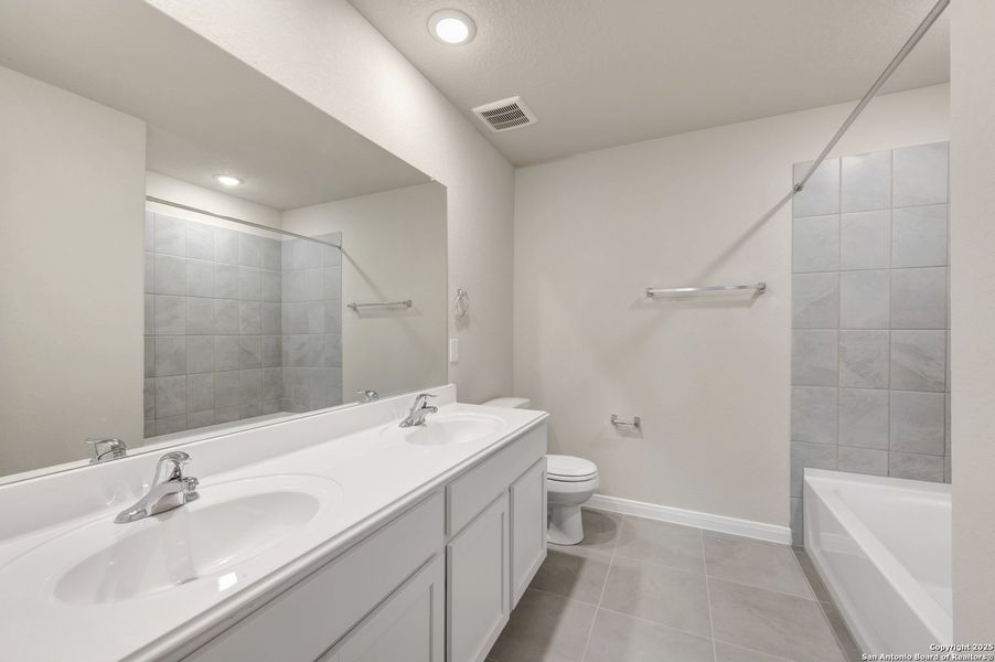 Furnished interior view inside a new home in Paloma Park, Converse (Image 9).