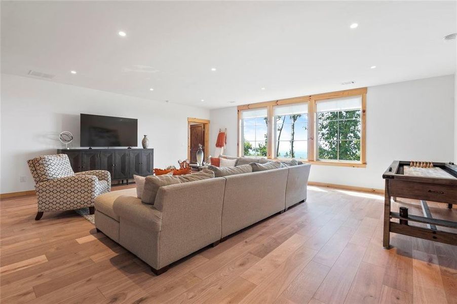 Furnished interior view inside a new home in , Jasper (Image 39).