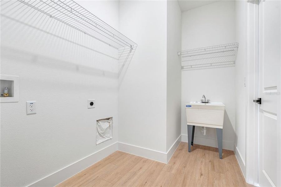 Spacious, unfurnished interior of a new home in , Apopka (Image 25).