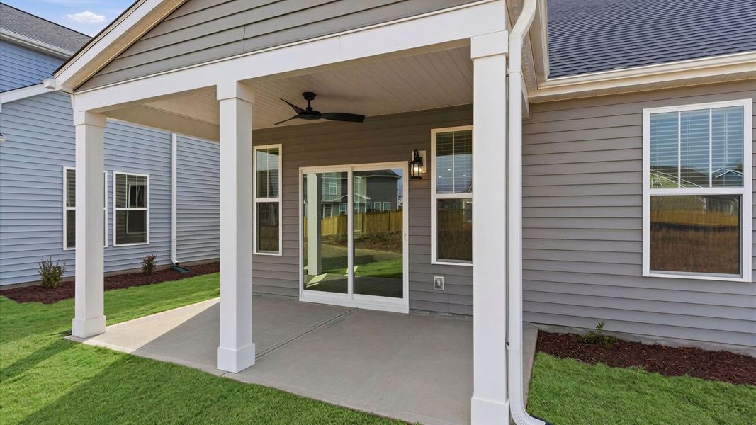 Exterior details and patio area of a home in Walnut Ridge, Inman (Image 4).
