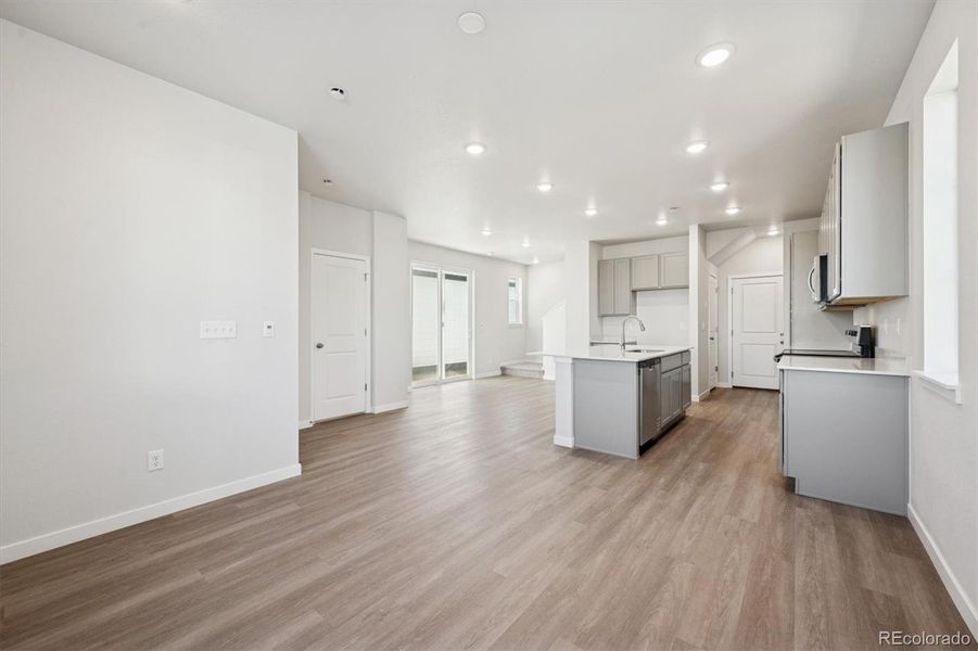 Spacious, unfurnished interior of a new home in Windler, Aurora (Image 10).