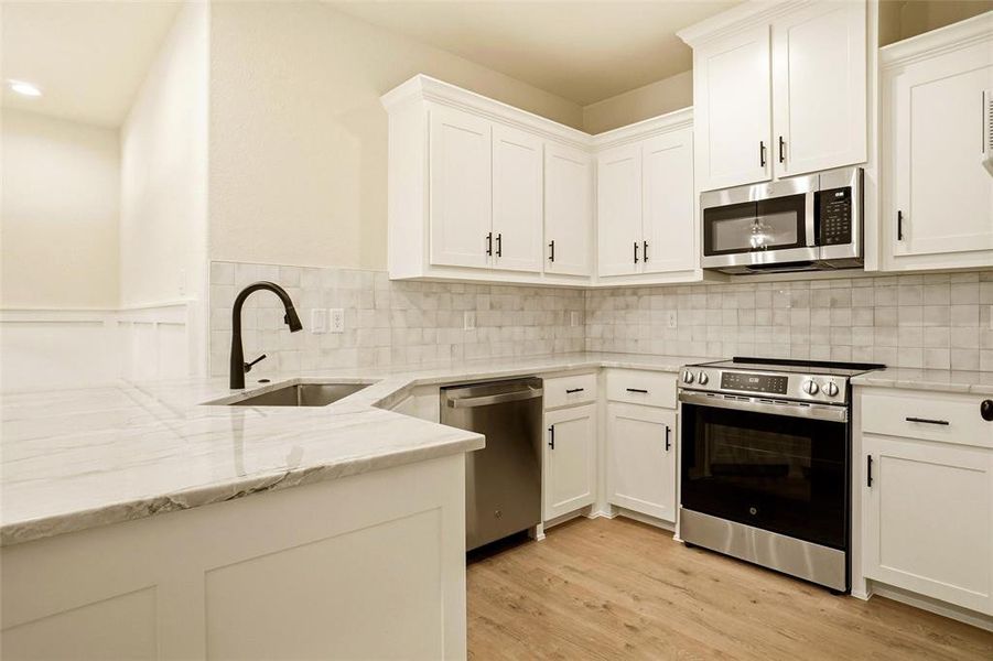Furnished interior view inside a new home in , Weatherford (Image 7).