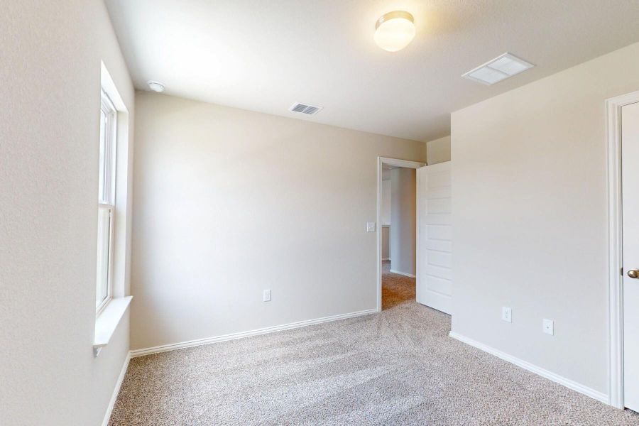 Spacious, unfurnished interior of a new home in Cascades at Onion Creek, Austin (Image 25).