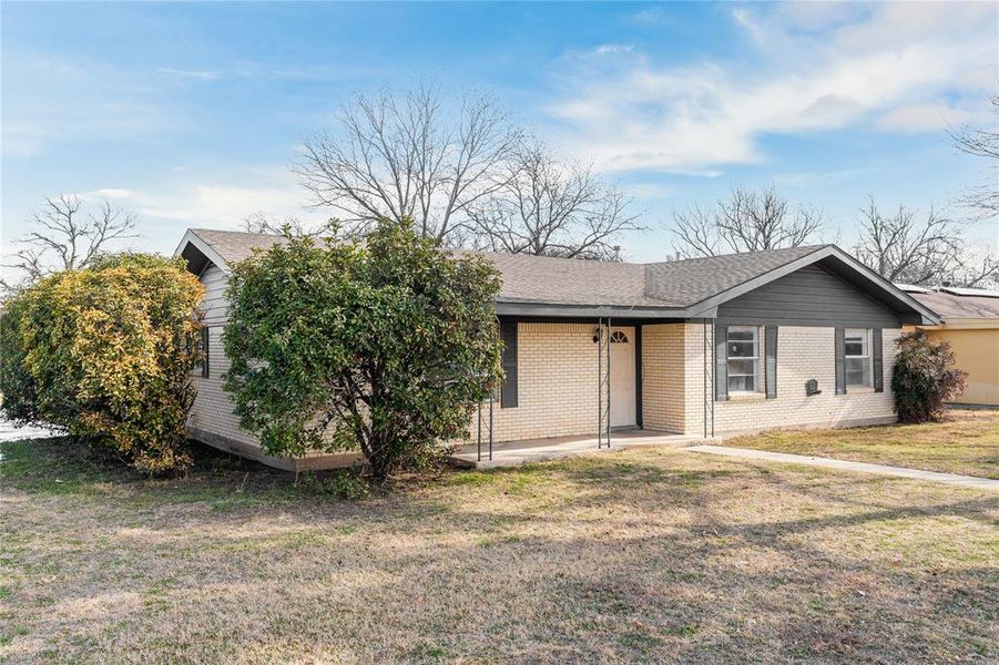 Exterior details and patio area of a home in , Brownwood (Image 18).