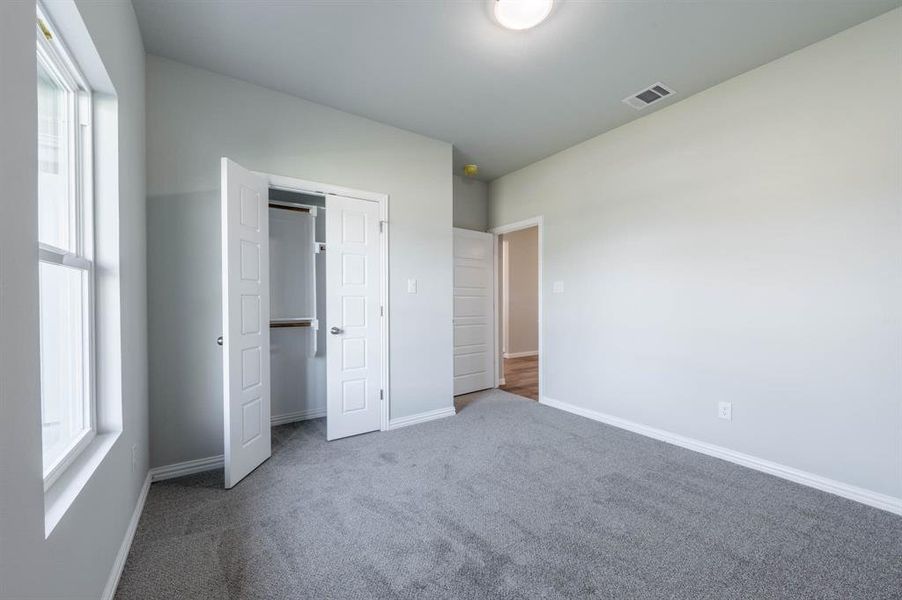 Spacious, unfurnished interior of a new home in Trails of Fossil Creek, Fort Worth (Image 13).