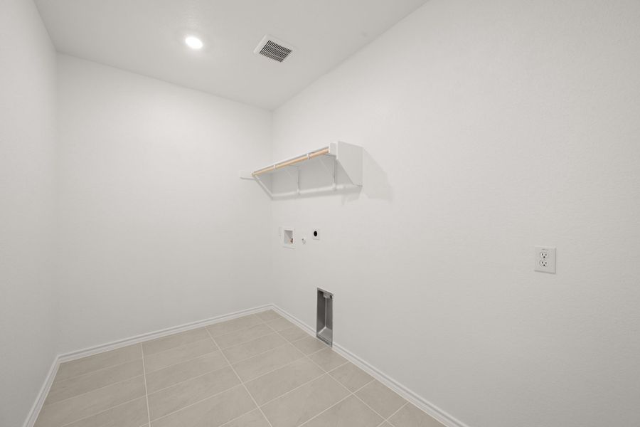 Spacious, unfurnished interior of a new home in Meadow Park at The Meadows, Ponder (Image 26).
