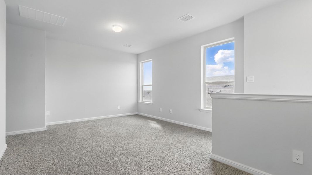 Spacious, unfurnished interior of a new home in The Canyons, Keene (Image 28).