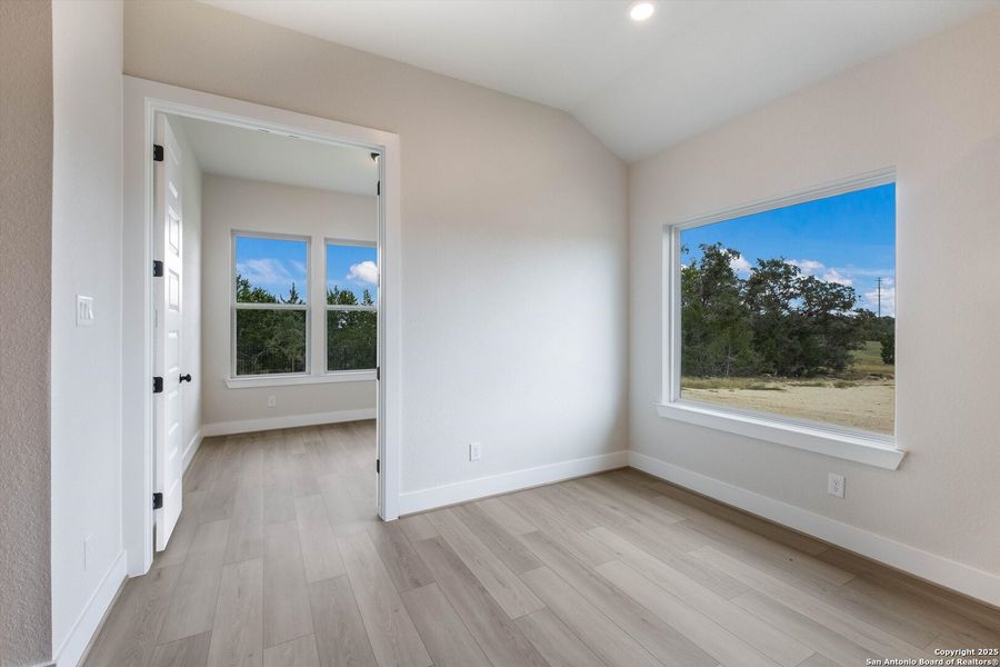 Spacious, unfurnished interior of a new home in Esperanza, Boerne (Image 14).