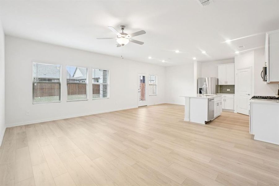 Photo is not of the actual home, but is an inspirational photo of builder’s model home and may depict options, furnishings, and/or decorator features that are not included. Photo is not of the actual home, but is an inspirational photo of builder’s model home and may depict options, furnishings, and/or decorator features that are not included.